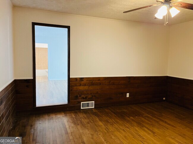 Building Photo - 2289 Roscoe Rd