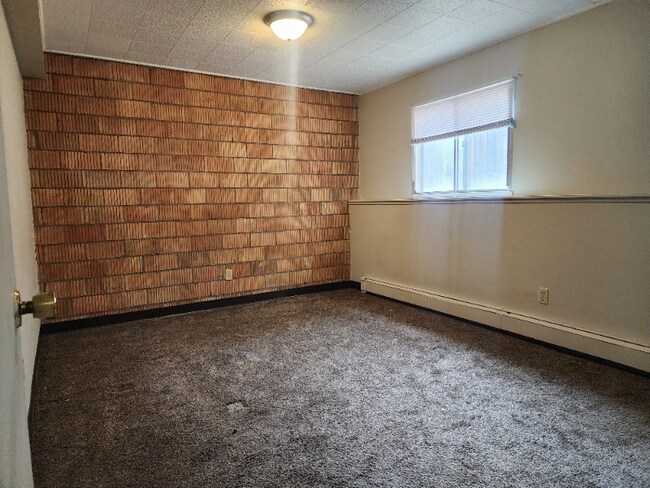 Building Photo - 736 Elmhurst Pl