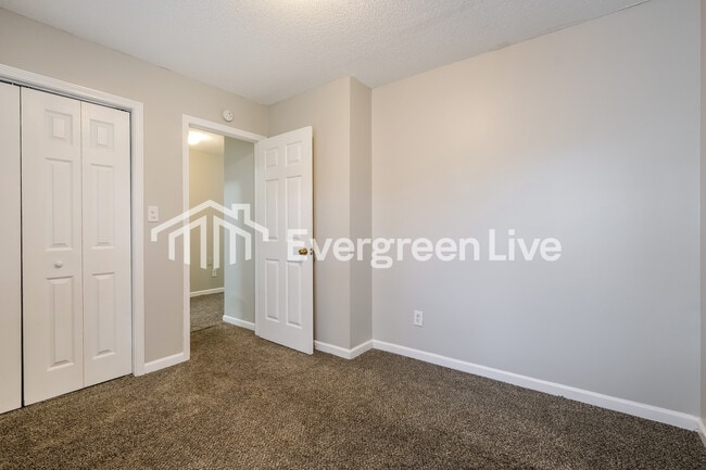 Building Photo - 2318 Coach Way