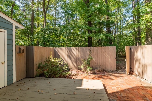 Building Photo - 3-Bedroom Townhouse in the Heart of Cary