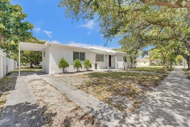 Building Photo - 2001 Washington St