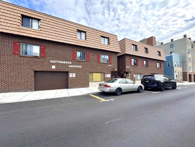 Building Photo - 78 69th St