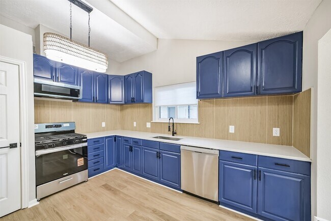 Building Photo - 10826 Thorncliff Dr