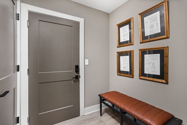 Building Photo - 322 N Summit St