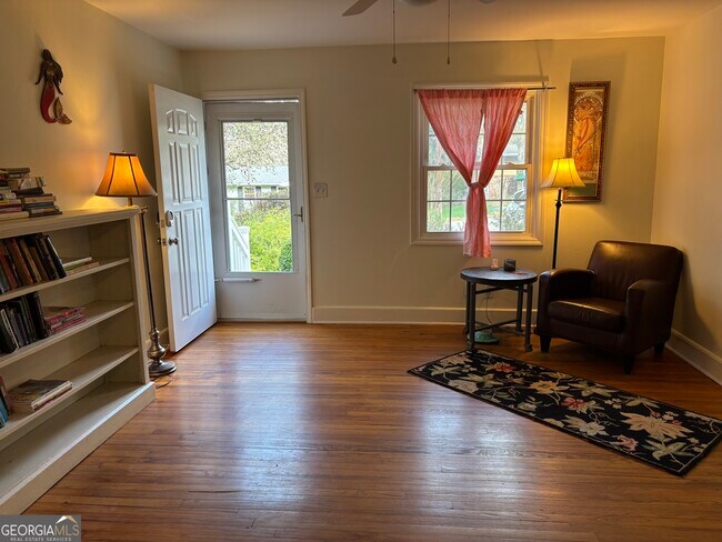 Building Photo - 866 Verdi Way