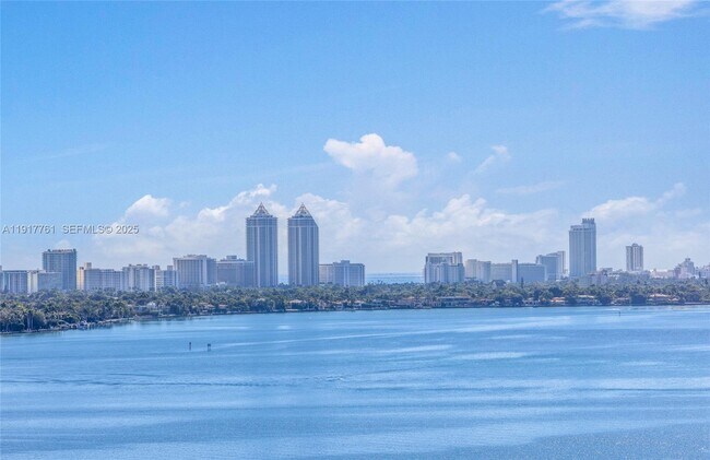 Building Photo - 7601 E Treasure Dr