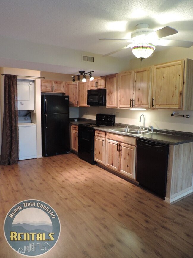 Building Photo - 2bd Condo With Great Location!