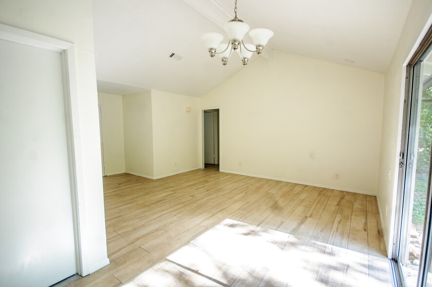 Primary Photo - 6208 Glen Meadow Dr