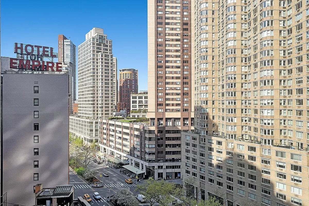 Building Photo - 62 W 62nd St