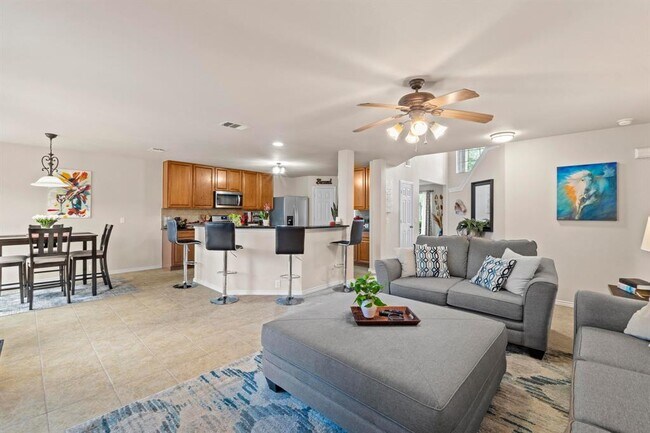 Building Photo - 525 Golden Creek Dr