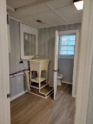 Building Photo - 937 W 6th St