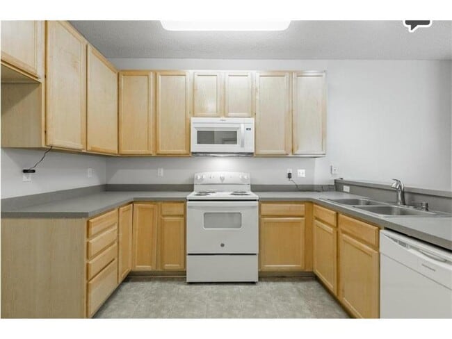 Building Photo - 3033 Chamberlain St