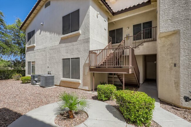 Building Photo - Discover this spacious and well-appointed 2-bedroom + office/den, 2-bath condo located in the hig...