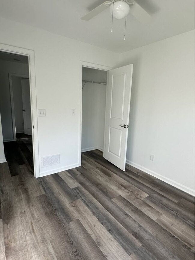 Building Photo - Twin Lakes Duplex