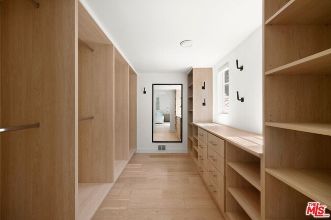 Building Photo - 712 N Rodeo Dr