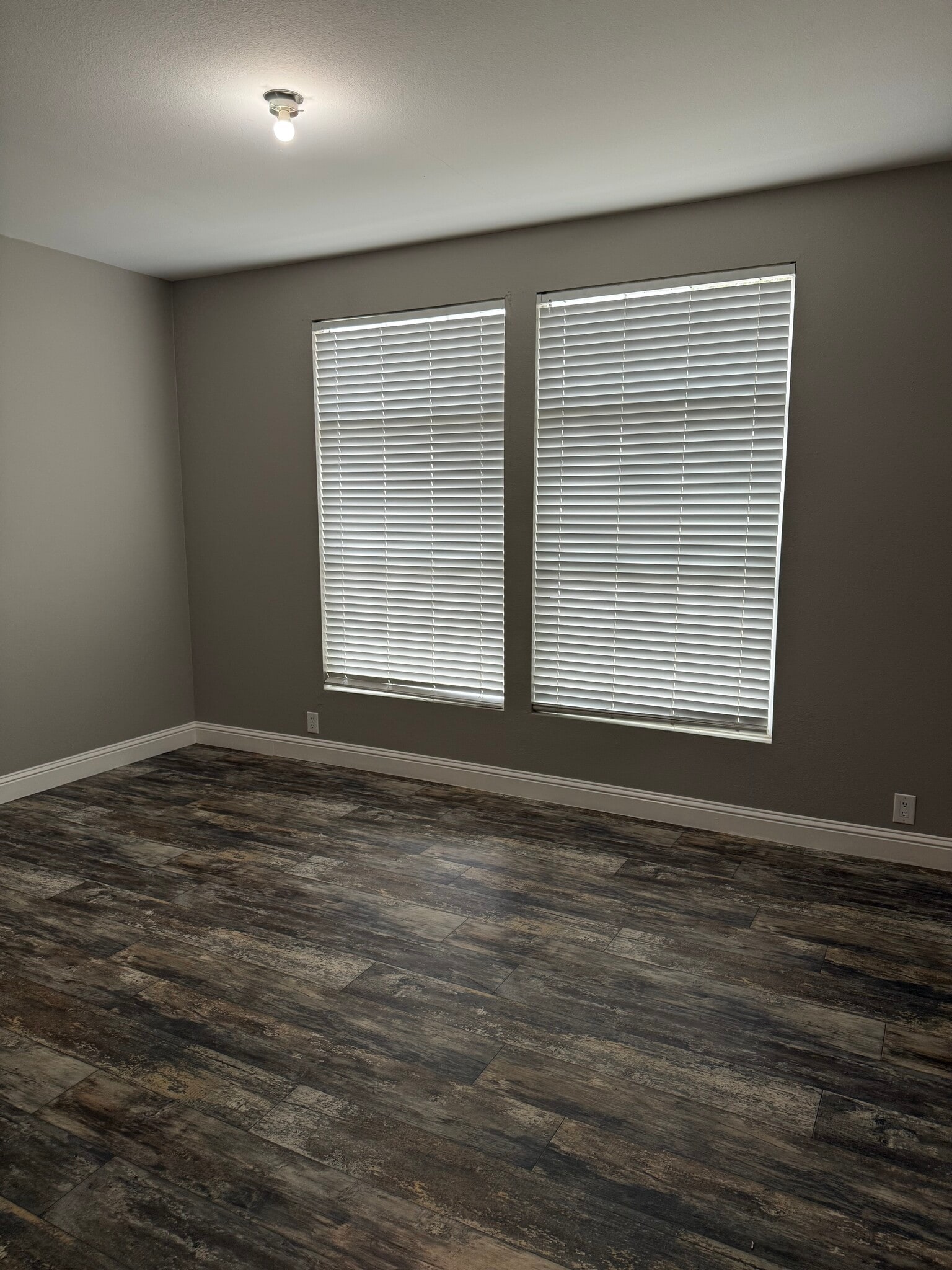 Building Photo - 819 Dianne Dr