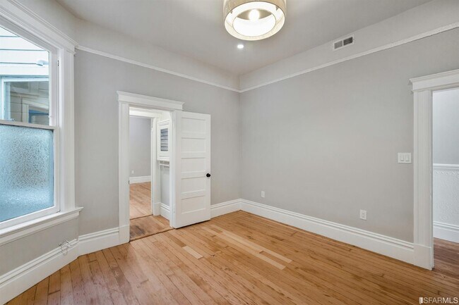 Building Photo - 958 Hayes St