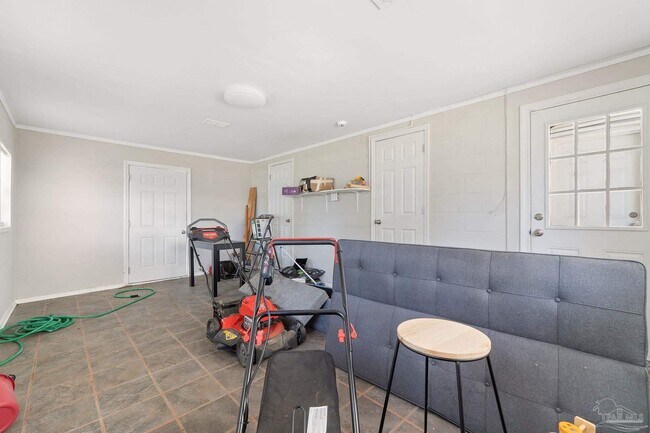 Building Photo - 8 Goodman Ln