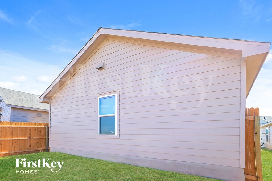 Building Photo - 8011 Nube Medina