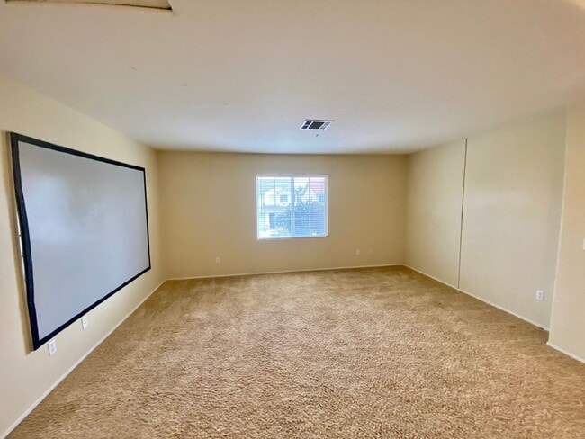 Building Photo - Extremely spacious four bedroom With Oxnard home