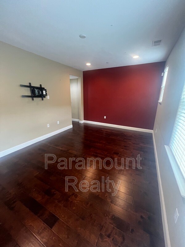 Building Photo - 3203 Vittoria Loop