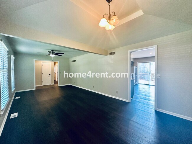 Building Photo - Cozy Ranch Home in Shawnee w/ Plenty of Natural Light, Wood Floors Throughout and an Updated Kitc...