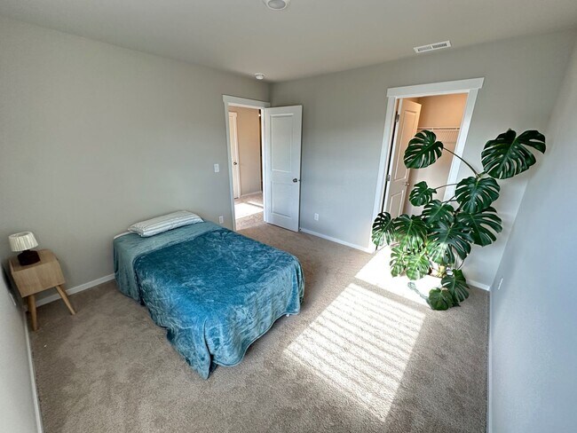 Building Photo - RENTAL! Spacious 6-Bedroom Home Near JBLM – Built in 2025