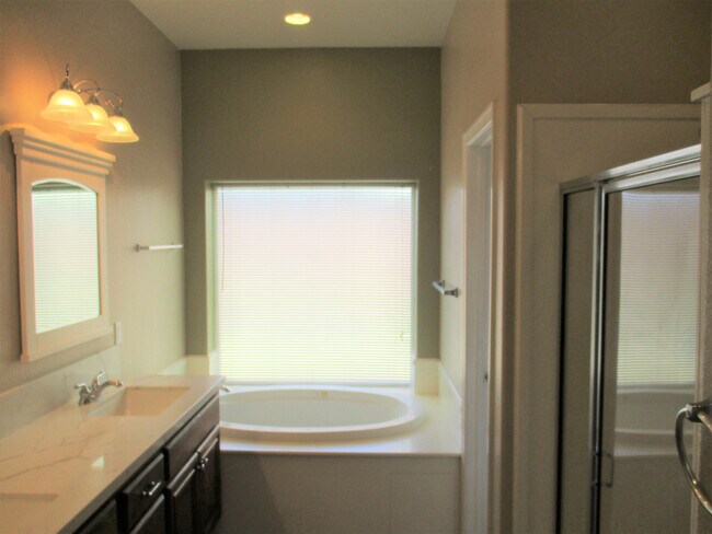 Building Photo - Stunning 3 Bedroom/ 2 Bath North Escondido Home!