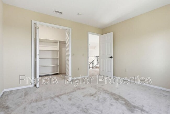 Building Photo - 29059 Meadow Glen Way W