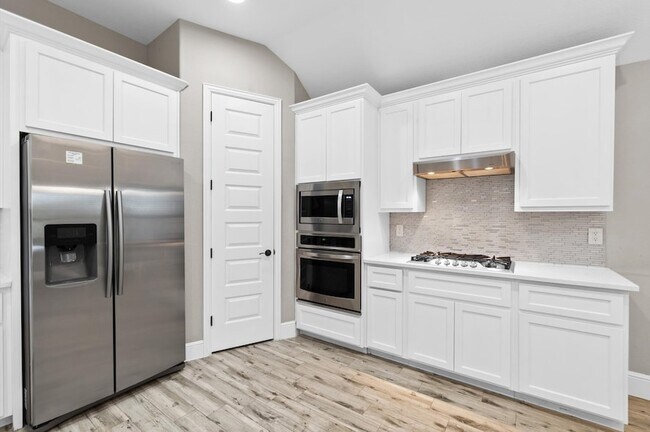 Building Photo - 9707 Highland Pointe Dr