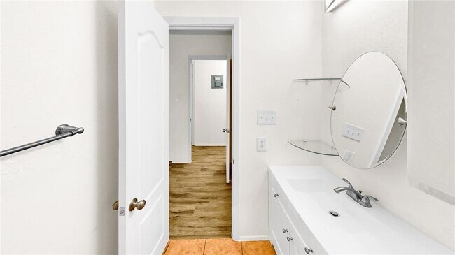 Building Photo - 5906 Wagon Bend
