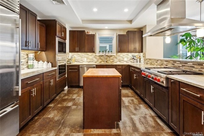 Building Photo - 225 E Walnut St