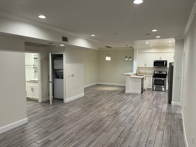 Building Photo - 14915 Roscoe Blvd