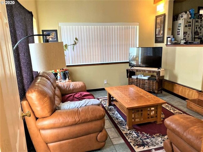 Building Photo - Gar01