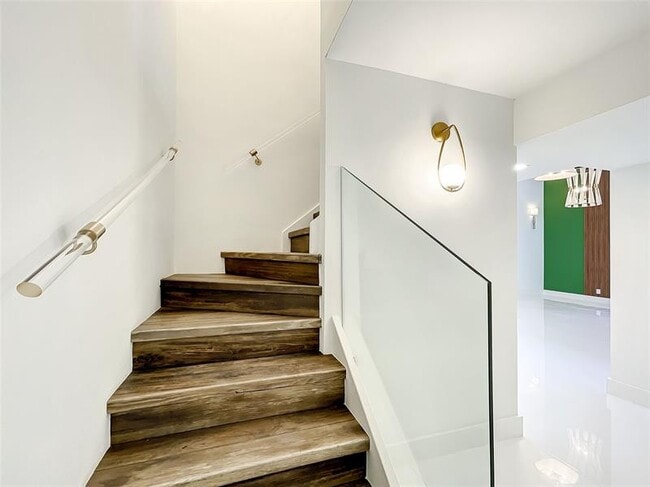Building Photo - 20329 W Country Club Dr