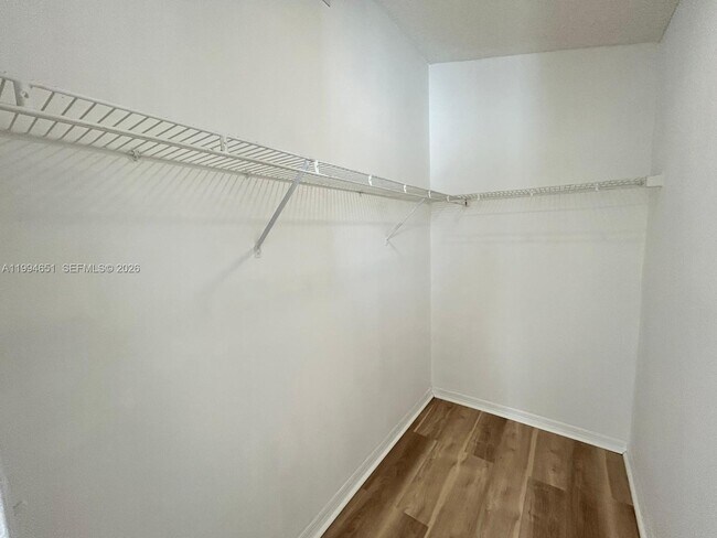 Building Photo - 6255 SW Kendale Lakes Cir