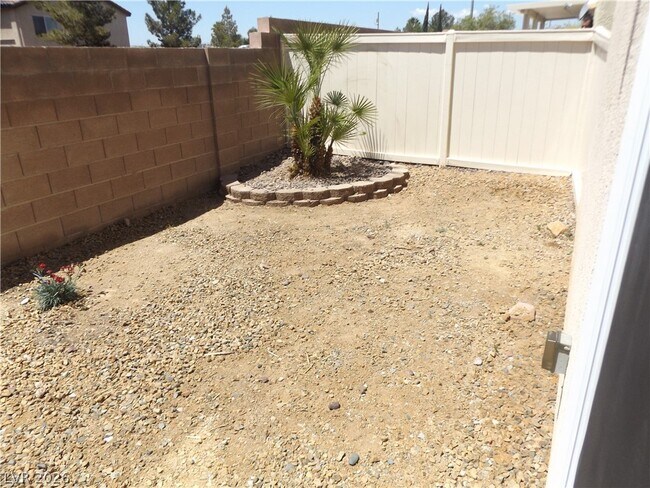 Building Photo - 6467 Karlsen Ct