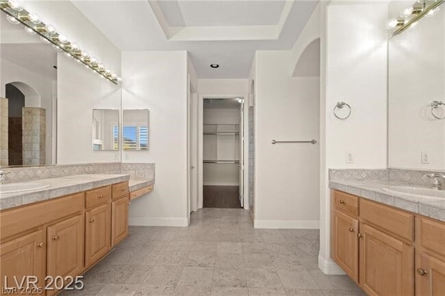 Building Photo - 425 Pinnacle Heights Ln