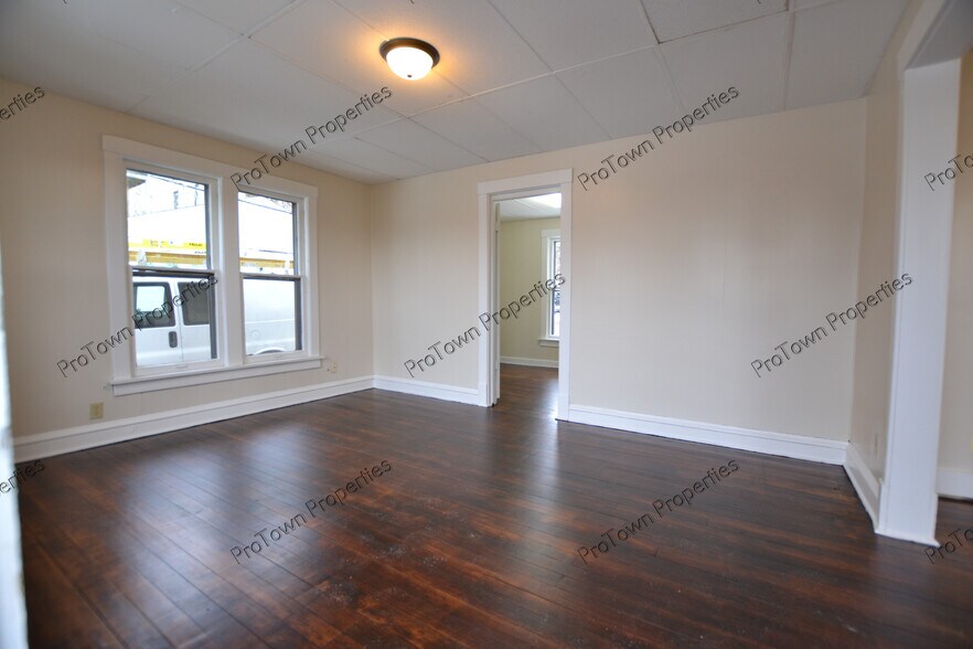 Building Photo - 108 Nicholson St