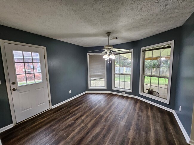 Building Photo - 379 Forest Park Dr