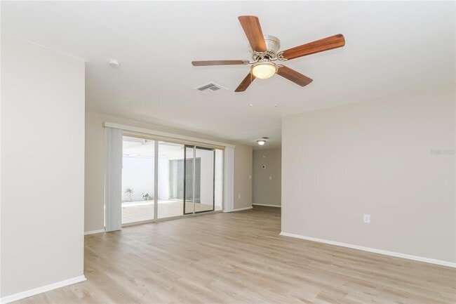 Building Photo - 5127 Reseda Dr