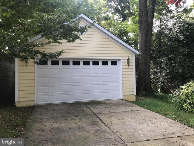 Building Photo - 5654 8th Rd N