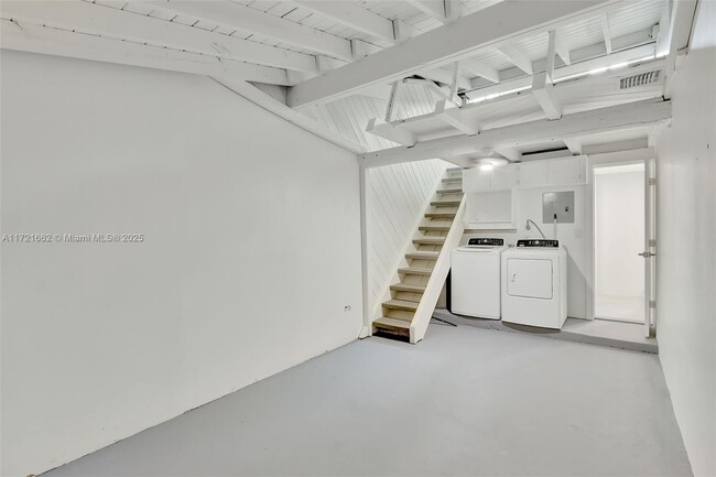 Building Photo - 1720 SW 23rd Ave