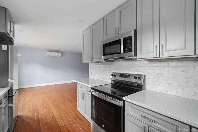 Building Photo - 133 N Miller St