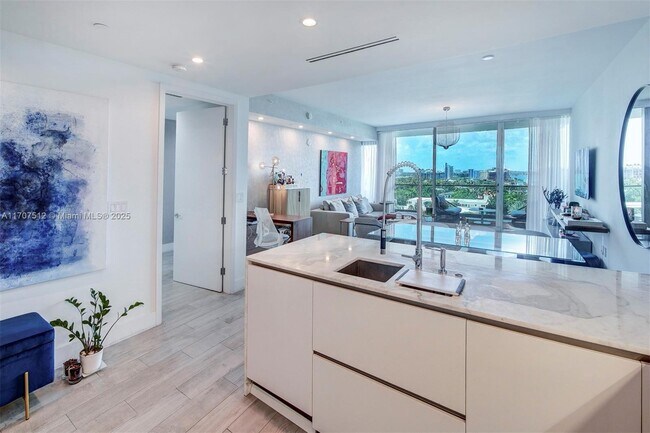 Building Photo - 10201 Collins Ave