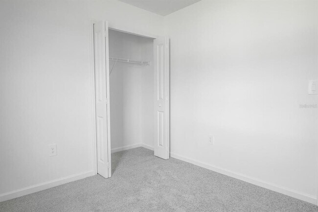 Building Photo - 3229 NE 38th St