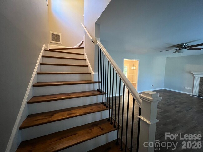 Building Photo - 20921 San Mateo Pl