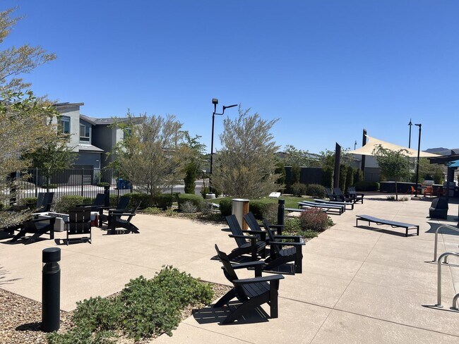 Building Photo - A Fabulous 2 Bedroom, 2 Bathroom townhome ...