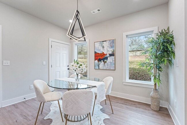 Building Photo - 491 S Happy Hollow Rd