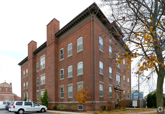 Primary Photo - 39 Webster St